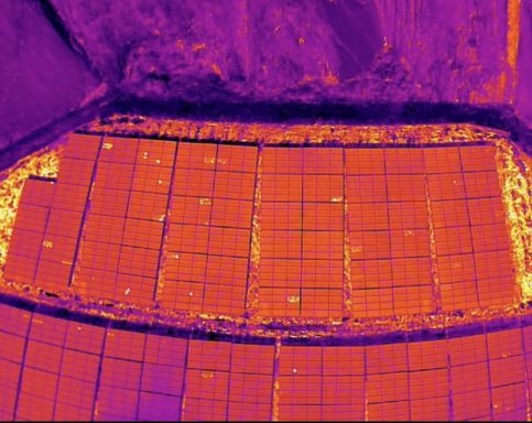 Vue thermique d'une surface en carreaux avec des dégradés de chaleur.